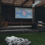 Jak zorganizować przytulny wieczór filmowy w domu – praktyczne wskazówki